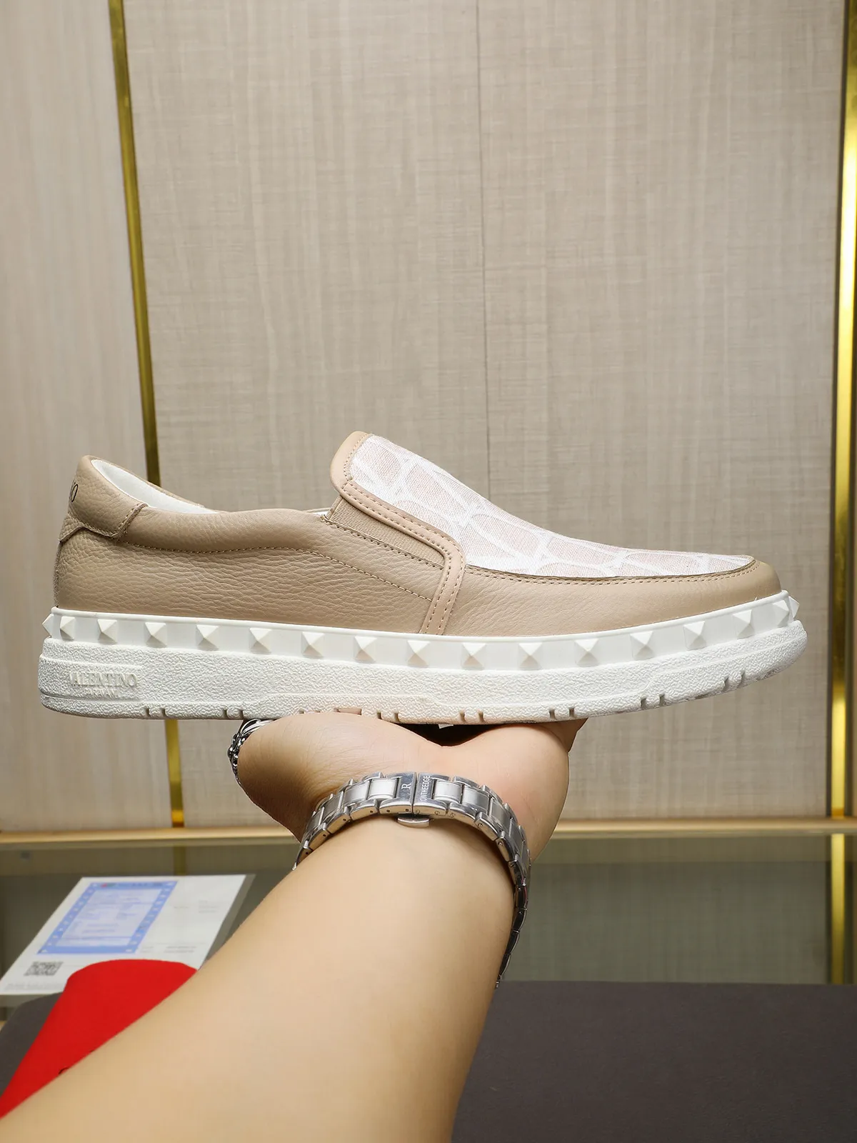 Men's shoes 💰440 Valentino "VALENTINO" hot sale ❤️ Counters ship at the same time 1:1 👏 Imported cowhide + waterproof fabric + leather lining 🐂 Casual fashion shoes Exquisite workmanship Original original outsole 38-44 (45 customized, non-refundable)